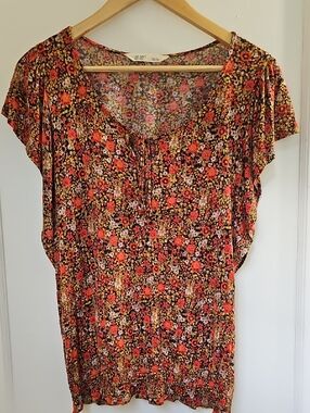 Old Navy Floral Scoop Neck Blouse (M)